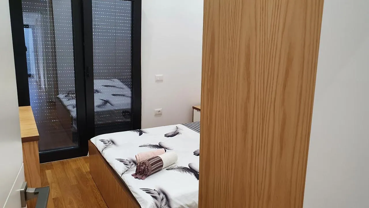 Aliko'S Peaceful House, Close To Bus Terminal Tirana Ferienhaus