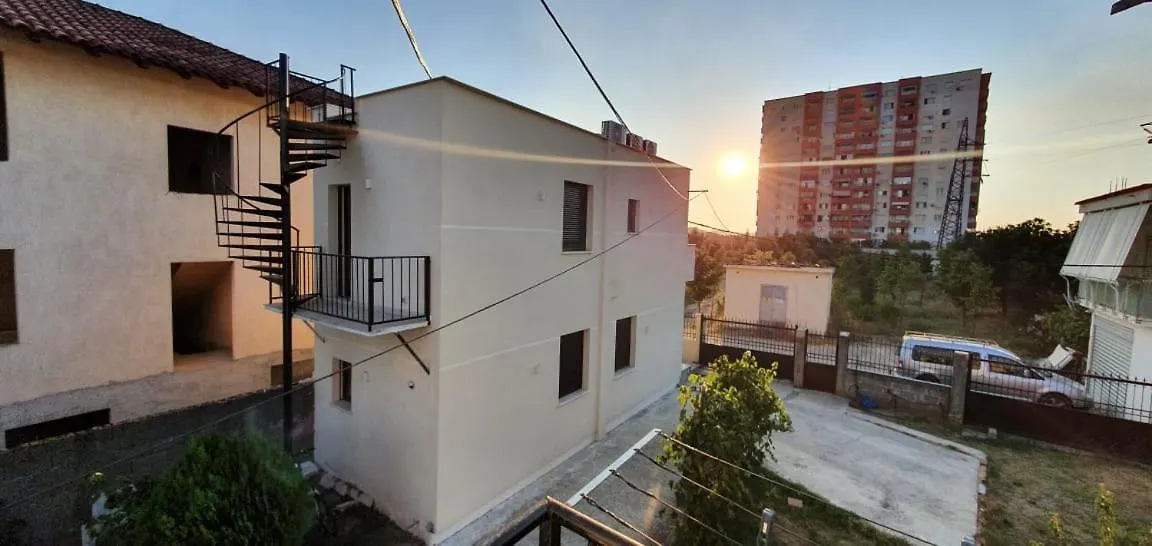 Aliko'S Peaceful House, Close To Bus Terminal Tirana 0*,  Albanien